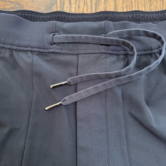 Lululemon Men's ABC Joggers Dark Gray Obsidian Pants Like New EUC Medium 30” - Picture 4 of 12